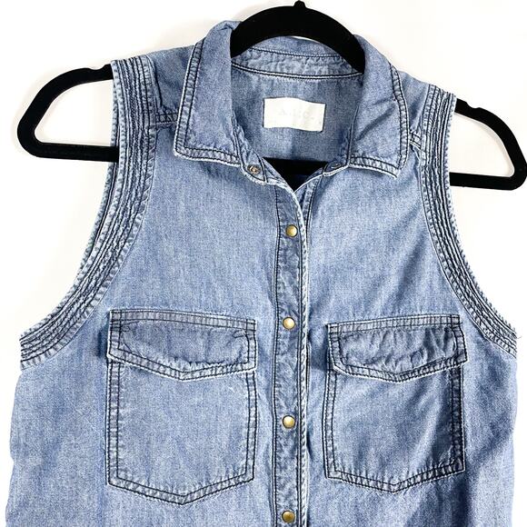 ALC Kelly Top Chambray Denim Blue Collared Snap Front Pockets Sleeveless Sz S - Picture 3 of 6